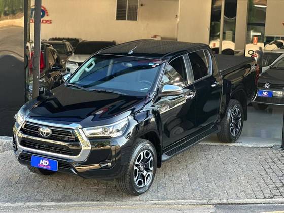 TOYOTA HILUX 2.8 D-4D TURBO DIESEL CD SRX 4X4 AUTOMÁTICO
